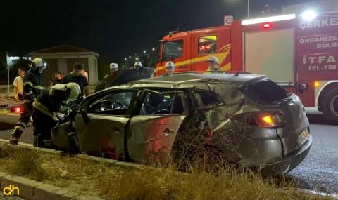 Otomobil aydınlatma direğine çarptı, 1 kişi yaşamını yitirdi