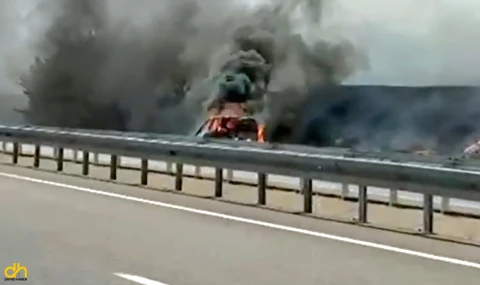 Otomobil yangınında, 200 dönüm anız ve TIR dorsesi zarar gördü