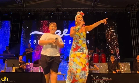 Gülben Ergen, İpsala'daki festivalde sahne aldı