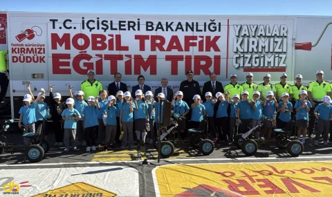 Öğrencilere mobil TIR’da trafik eğitimi verildi