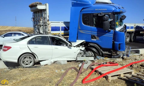 TIR’la çarpışan sürücü yaralandı