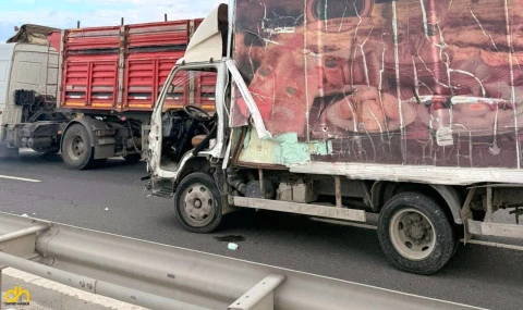 Bariyere çarpan kamyonet sürücüsünün ayağı koptu