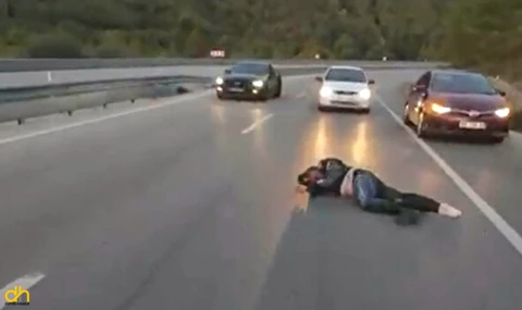 Bariyere çarpan motosiklet sürücüsü ağır yaralandı
