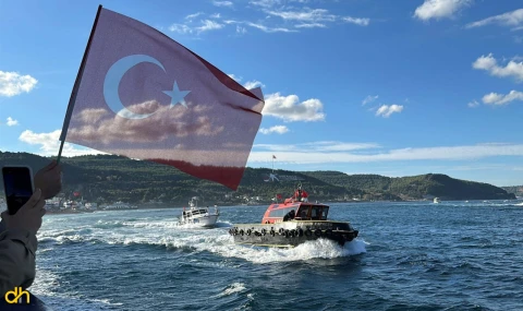 Çanakkale Boğazı’nda teknelerden Küresel Sumud Filosu’na destek turu