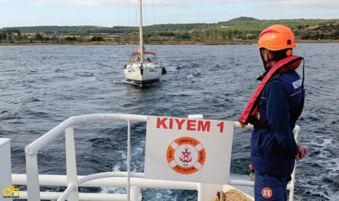 Çanakkale’de sürüklenen tekne kurtarıldı