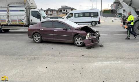 Çorlu’da kavşak üzerinde iki otomobil çarpıştı 2 kişi yaralandı