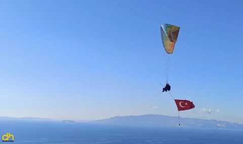 Cumhuriyet Bayramı’nı Türk bayraklı uçuşla kutladı