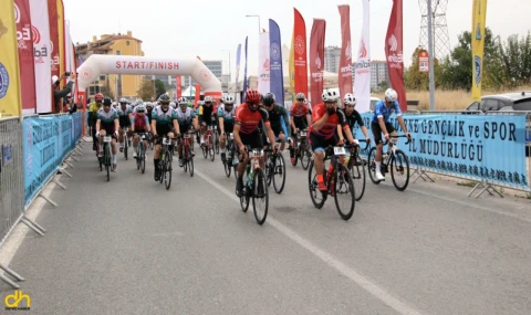 ‘Cumhuriyet Kupası Bisiklet Yol Yarışı’ yapıldı