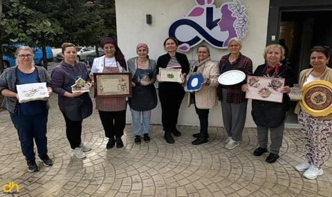 Evlerindeki kullanmadıkları eşyaları geri dönüşüme kazandırıyorlar