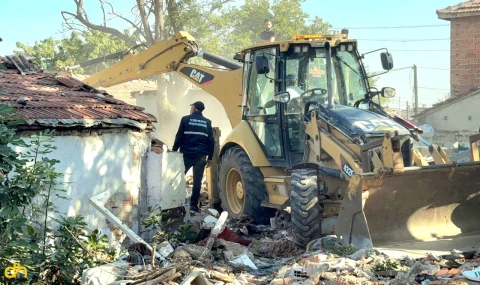 Hıdırağa Mahallesi'ndeki dönüşüm kapsamında 6 bina daha yıkıldı