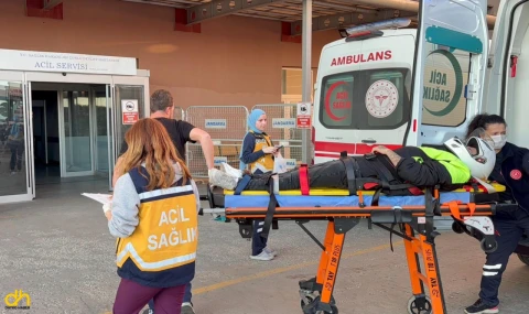 Otomobille çarpışan motosiklet sürücüsü yaralandı