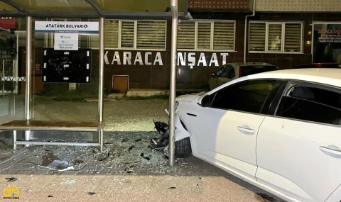 Polisten kaçan alkollü sürücü durağa çarptı