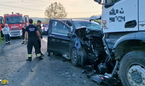 Beton mikseri ile minibüs çarpıştı 1 kişi yaşamını yitirdi