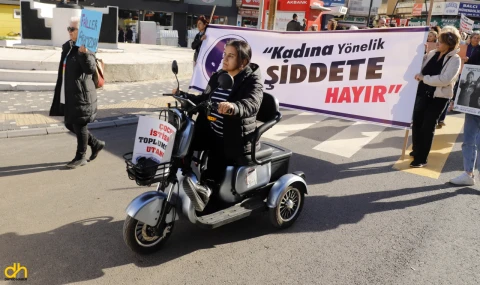 Kadınlardan şiddete karşı yürüyüş