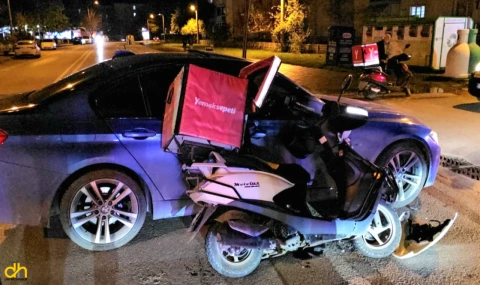 Otomobille çarpışan motosiklet sürücüsü yaralandı