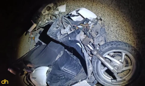 Refüje çarpan motosiklet sürücüsü ağır yaralandı