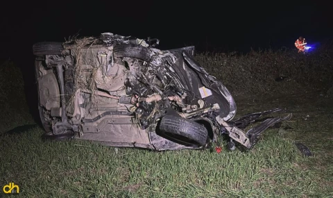 2 otomobil çarpıştığı kazada 5 kişi yaşamını yitirdi