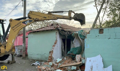 Hıdırağa Mahallesi’nde metruk binaların yıkımı sürüyor