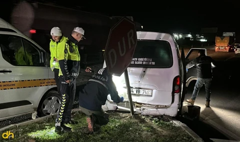 Kaçak göçmen taşıyan minibüs polisten kaçarken kaza yaptı