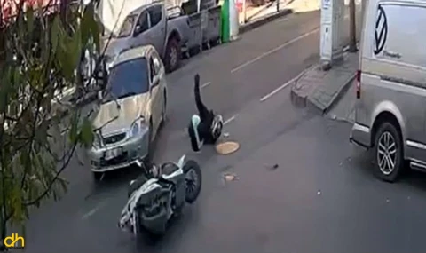 Otomobille çarpışan motosikletin sürücü yaralandı