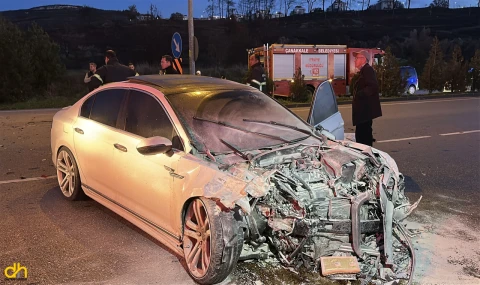 2 otomobilin çarpıştığı kazada 1’i ağır 5 kişi yaralandı