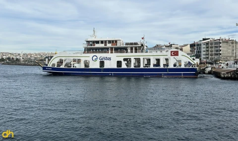 Bozcaada ve Gökçeada’da feribot seferlerine fırtına engeli