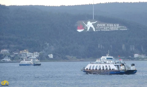Bozcaada ve Gökçeada’da feribot seferlerine fırtına engeli