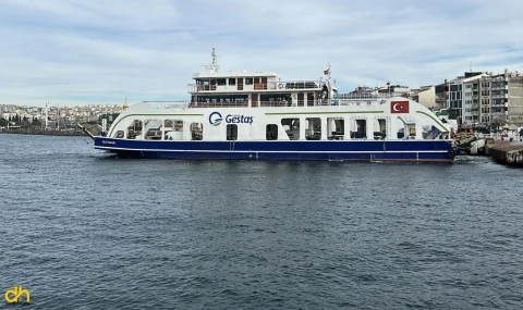 Çanakkale’de feribot seferlerine fırtına engeli