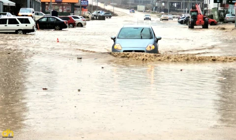 Edirne'de ev ve iş yerlerini su bastı, dere debisi kritik seviyeye ulaştı