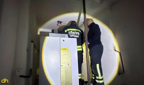 Elektrik kesintisinde asansörde mahsur kalanları itfaiye kurtardı