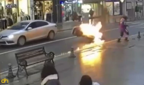 Seyir halindeki motosiklet alev aldı