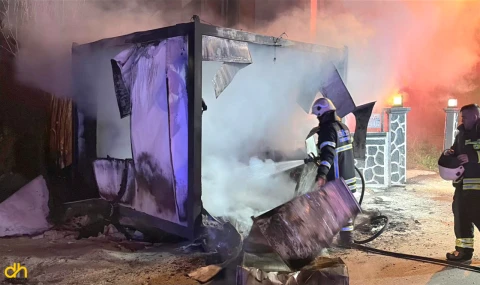 Sitenin güvenlik kulübesinde çıkan yangın söndürüldü