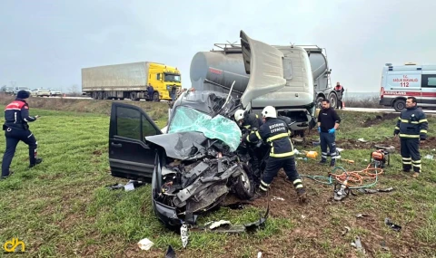 Tankerle çarpışan otomobilin sürücüsü yaşamını yitirdi