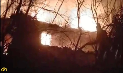 Tek katlı ev yangında kullanılamaz hale geldi