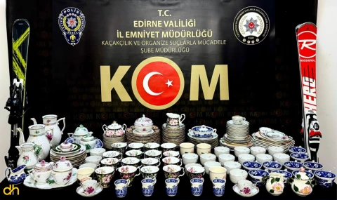 Yurda giriş yapan otomobilde, kaçak eşya ele geçirildi