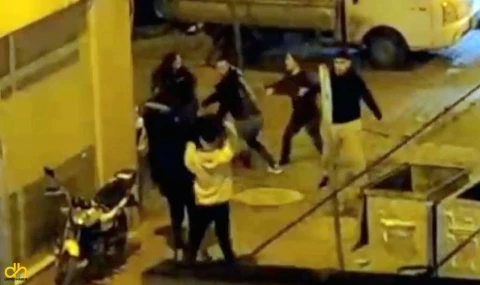 Akrabalar sokak ortasında kavgaya tutuştu