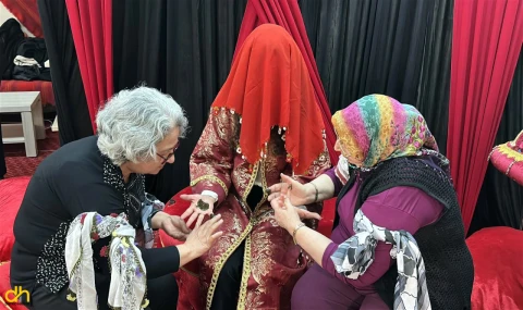 Bakanlık kredisiyle evlenecek çiftler kına gecesinde huzurevi sakinleriyle buluştu