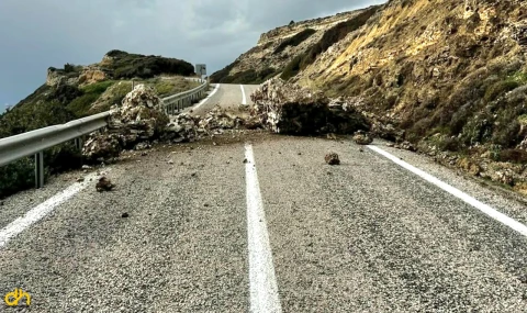 Bozcaada’da sağanak sonrası heyelan meydana geldi