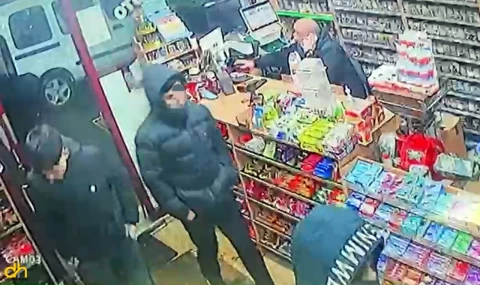 Büfeden 15 bin liralık alkol ve yiyecek çaldılar