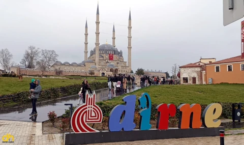 Edirne, yağmurlu havaya rağmen ziyaretçi akınına uğradı