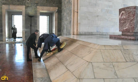 Gelibolu Tarihi Alan Başkanlığı heyetinden anıtkabir ziyareti
