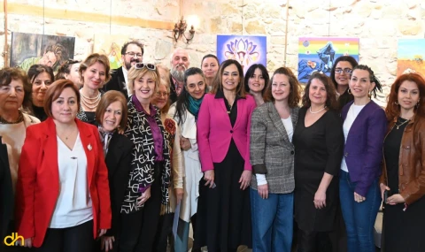 Kadın ressamların canlı performansları sergiyle taçlandı