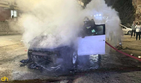 Park halindeki otomobil yandı