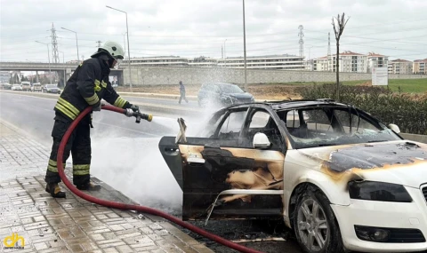 Seyir halindeyken yanan otomobil sürücüsü son anda kurtuldu