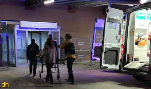 Araya girdi bıçakla yaralandı