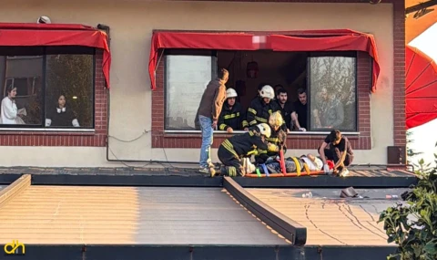 Kafeteryanın 3’üncü katında dengesini kaybedip, terasa düştü