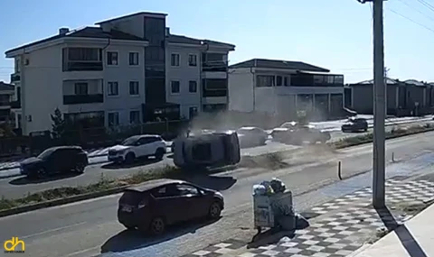 Taklalar atan otomobildeki 5 kişi yaralandı