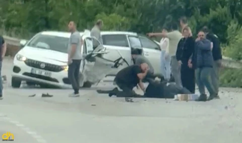 Çarpışan otomobillerde 2 kişi yaşamını yitirdi