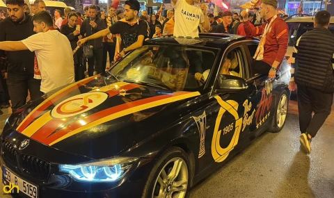 Galatasaray taraftarları şampiyonluğu kutladı
