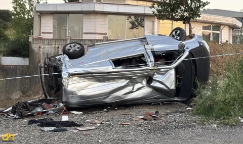 Midibüsün çarptığı kamyonet takla attı: 1 ölü, 8 yaralı
